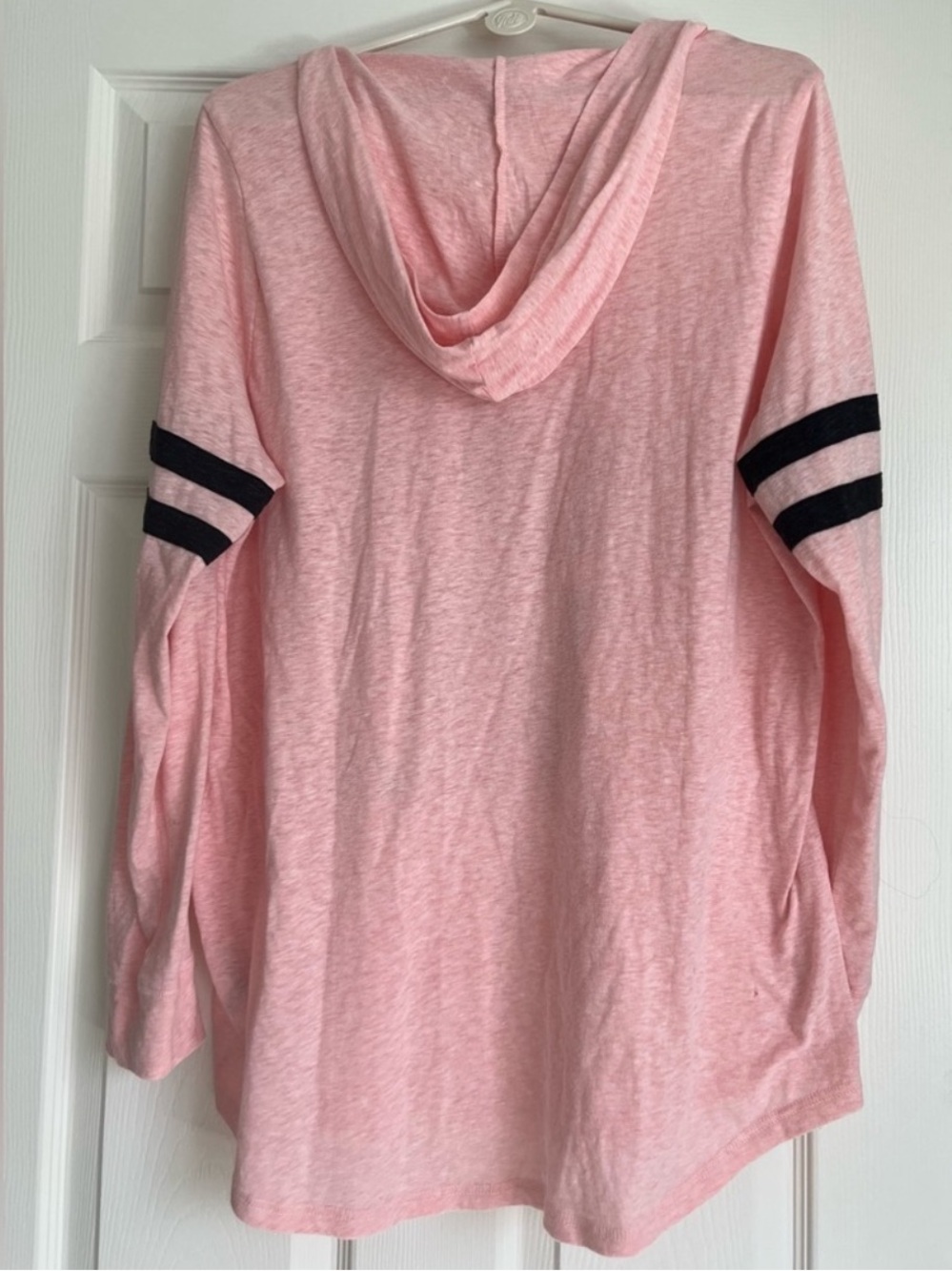 TORRID 🪶 PINK & BLACK LOVE/FEATHER LONG SLEEVE LACE-UP HOODED TSHIRT Women 2X - Picture 2 of 5